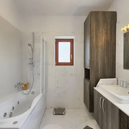 Villa Dubravka In Istria For 11 People - Pet Friendly With 70 M2 Private Pool Vosteni