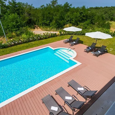 Dubravka In Istria For 11 People - Pet Friendly With 70 M2 Private Pool Villa