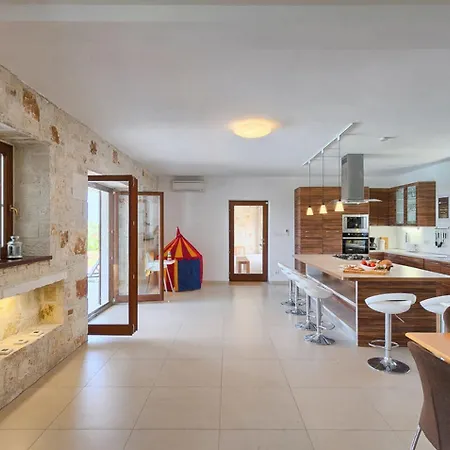 Villa Dubravka In Istria For 11 People - Pet Friendly With 70 M2 Private Pool Vosteni