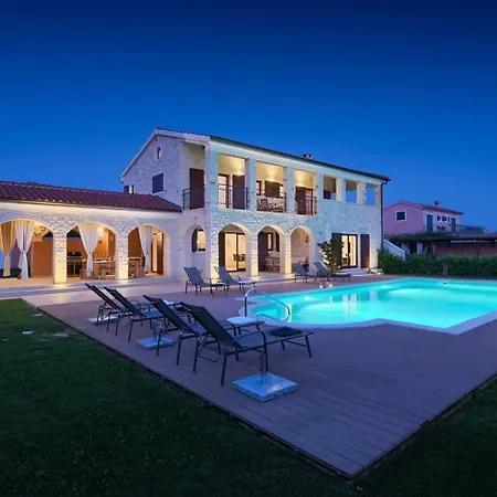 Dubravka In Istria For 11 People - Pet Friendly With 70 M2 Private Pool Villa