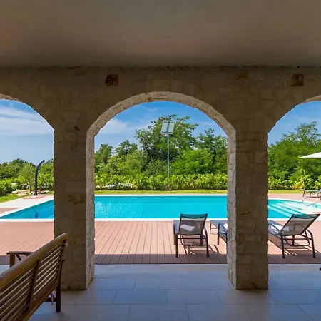 Dubravka In Istria For 11 People - Pet Friendly With 70 M2 Private Pool Villa
