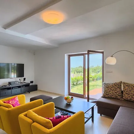 Dubravka In Istria For 11 People - Pet Friendly With 70 M2 Private Pool Villa
