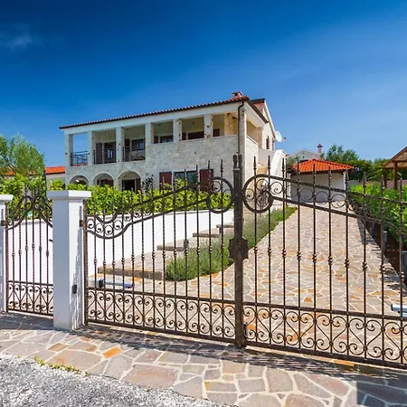 Villa Dubravka In Istria For 11 People - Pet Friendly With 70 M2 Private Pool